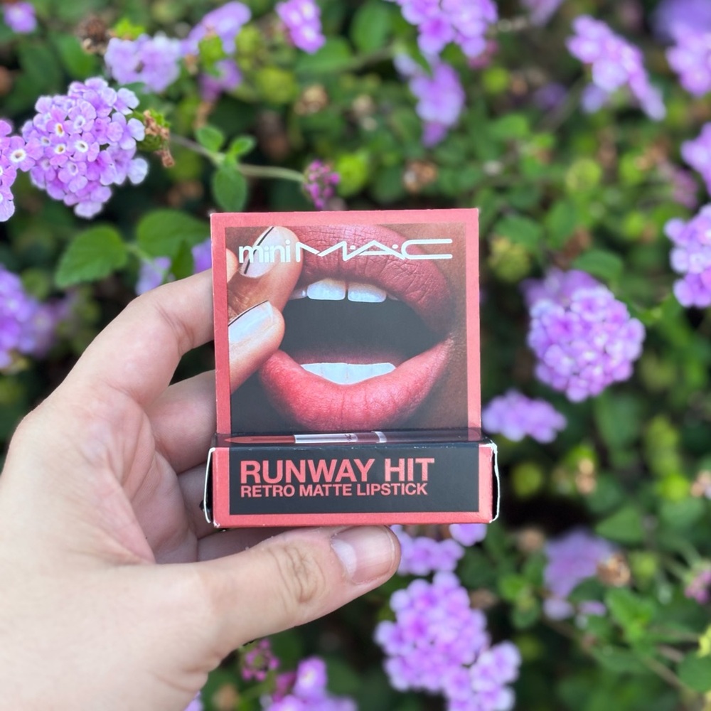 BNIB MAC Cosmetics Mini Retro Matte Lipstick • Runway Hit